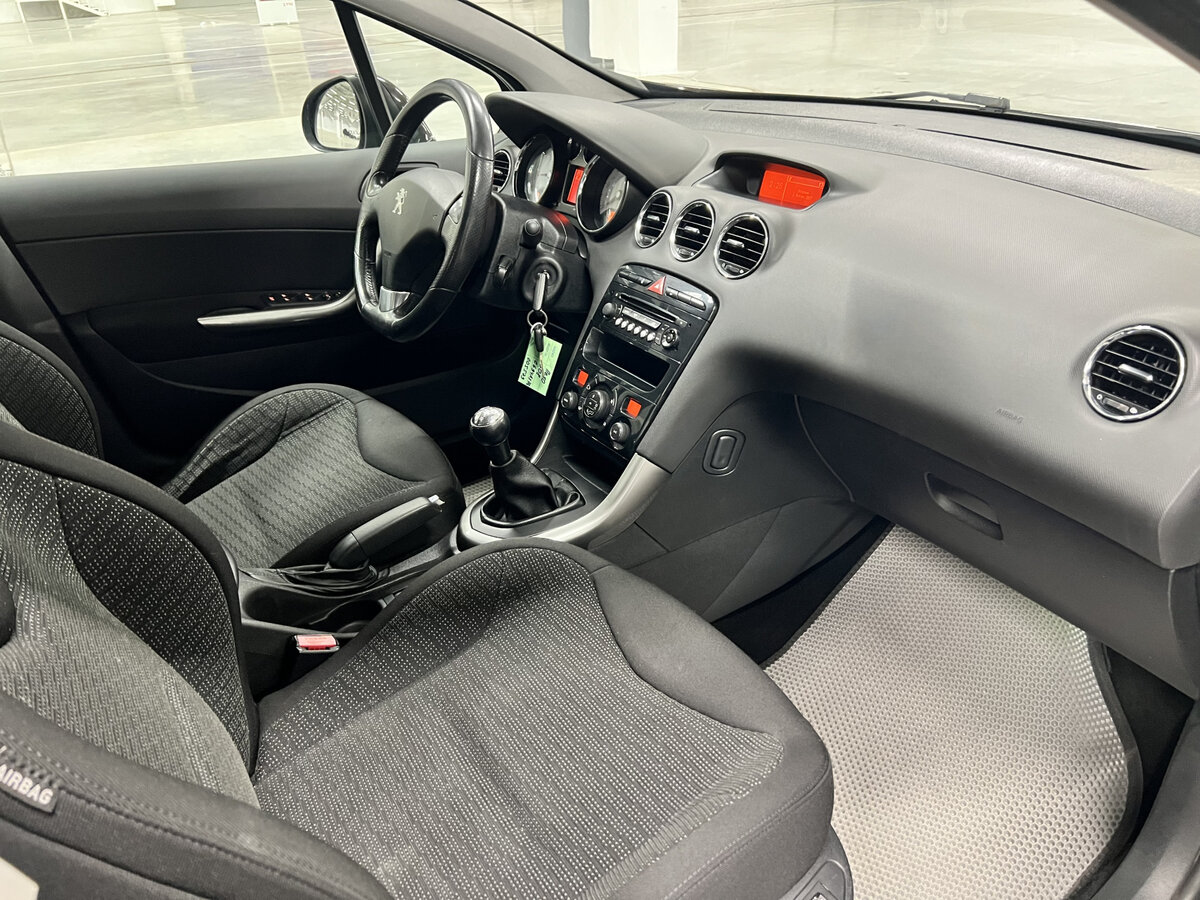 Купить Peugeot 308 с пробегом. Фото: #10