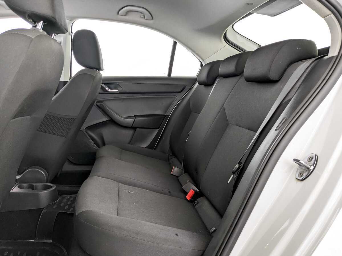 Купить Skoda Rapid с пробегом. Фото: #11