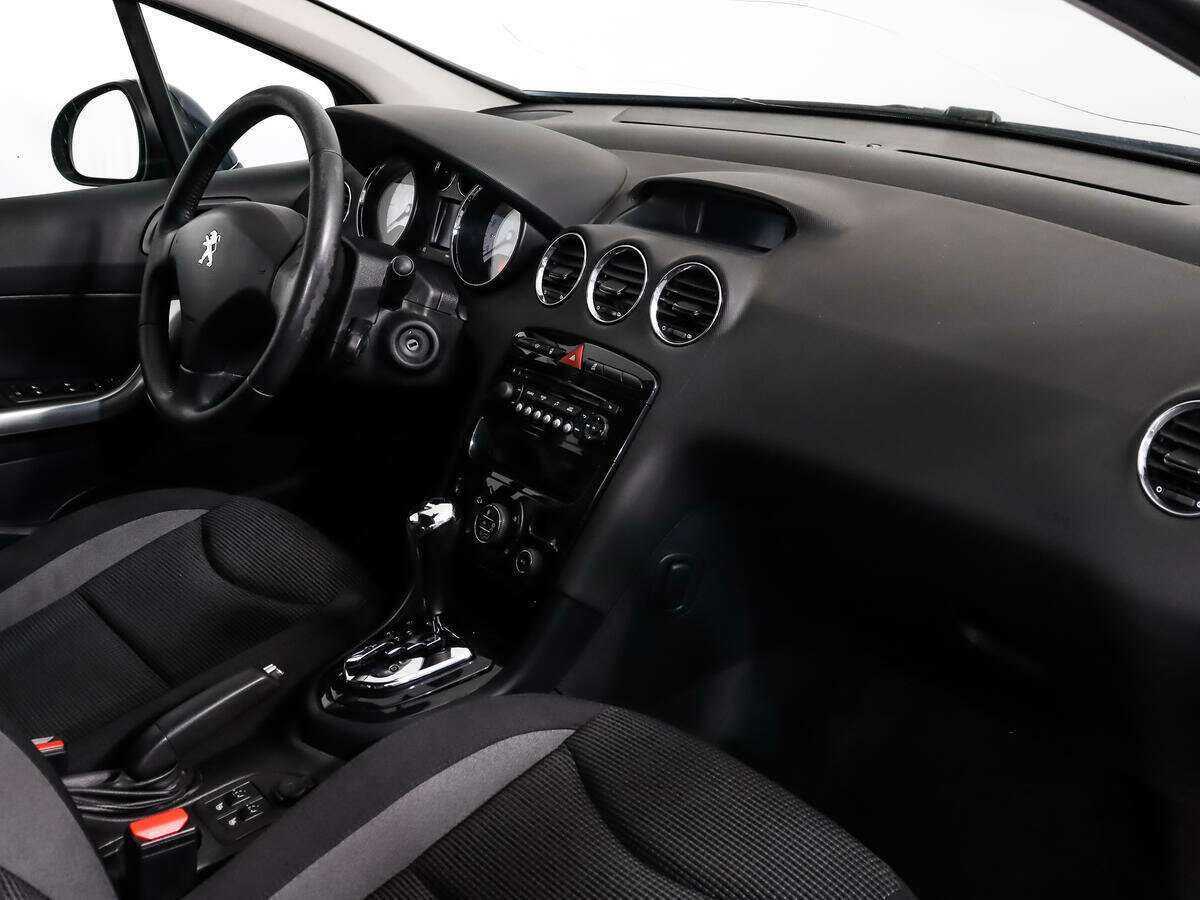 Купить Peugeot 408 с пробегом. Фото: #10