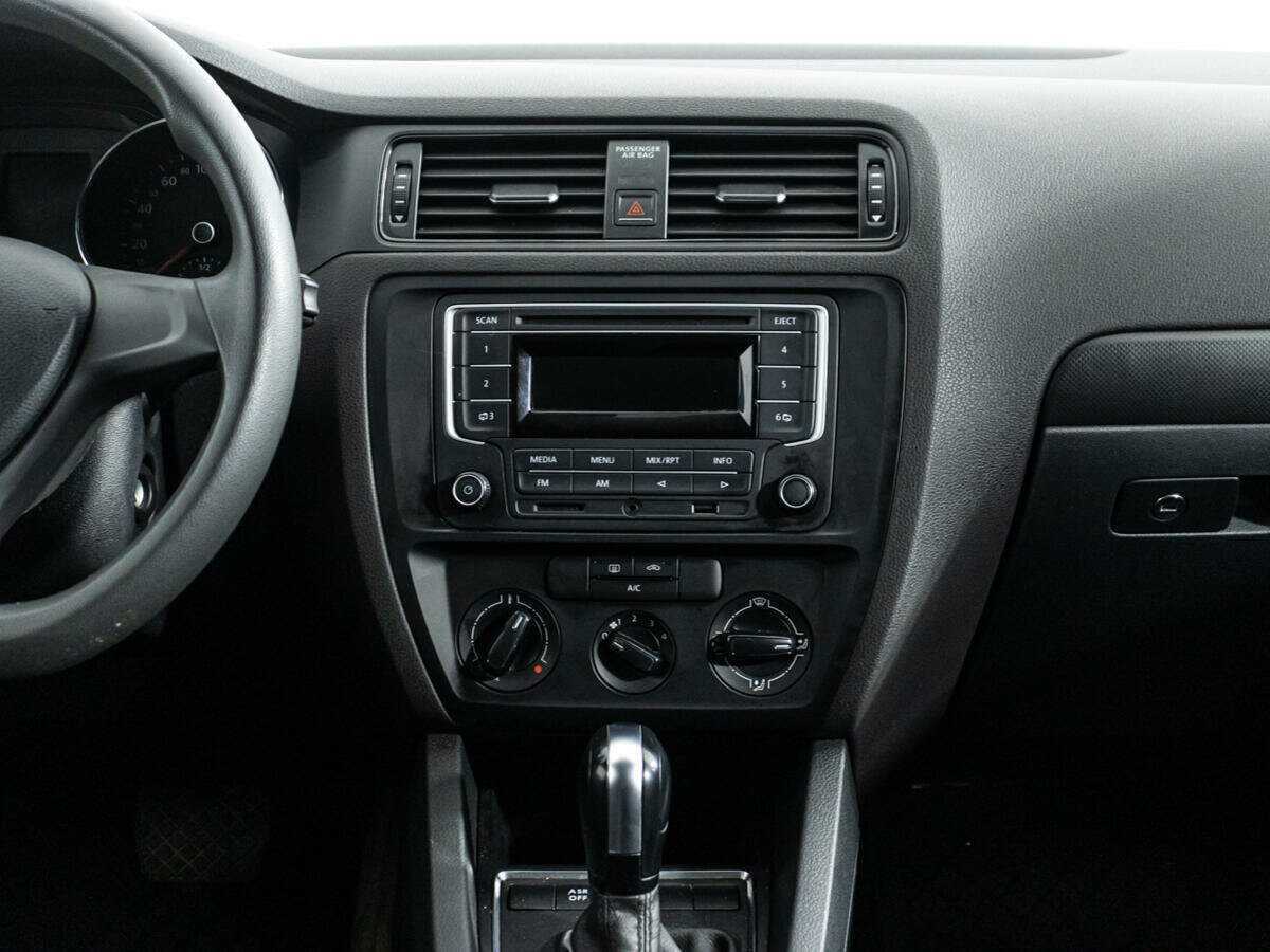 Купить Volkswagen Jetta с пробегом. Фото: #13