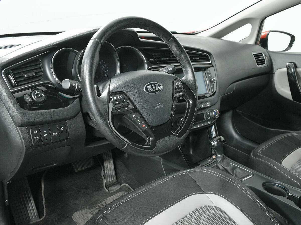 Купить Kia Ceed с пробегом. Фото: #12
