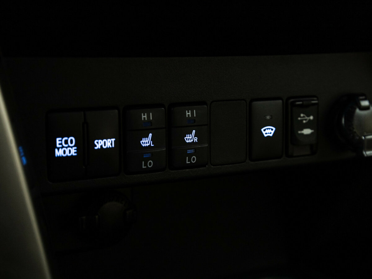 Купить Toyota RAV4 с пробегом. Фото: #17
