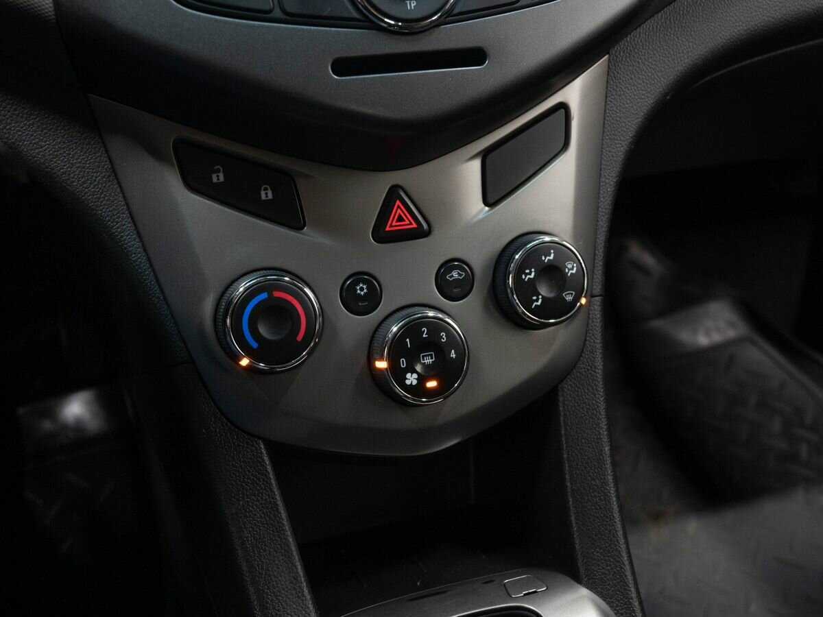 Купить Chevrolet Aveo с пробегом. Фото: #14