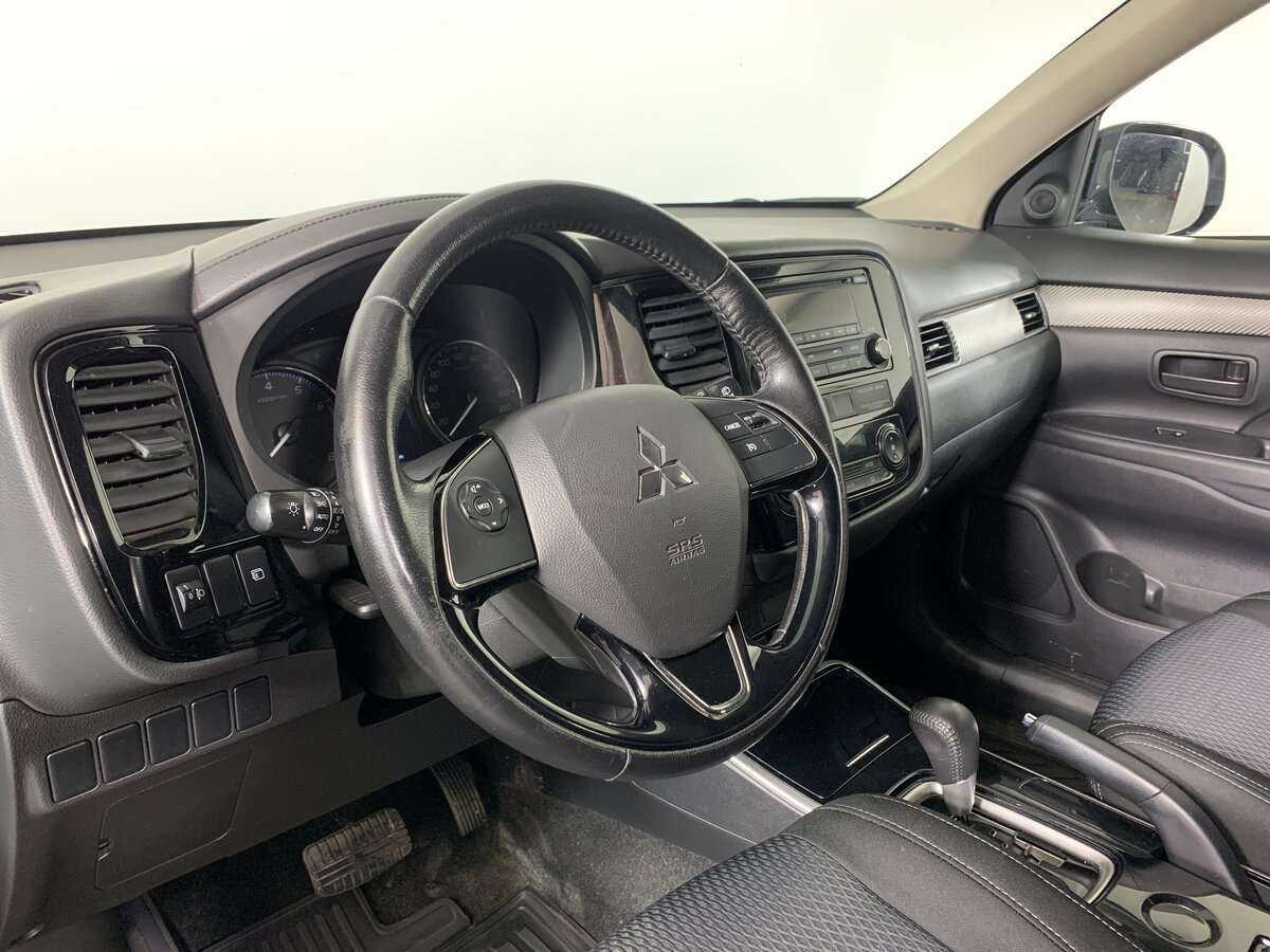 Купить Mitsubishi Outlander с пробегом. Фото: #9