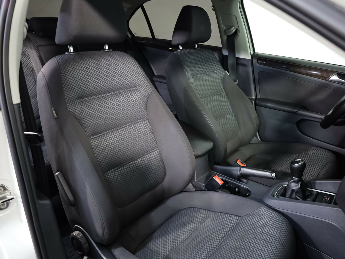 Купить Volkswagen Jetta с пробегом. Фото: #13