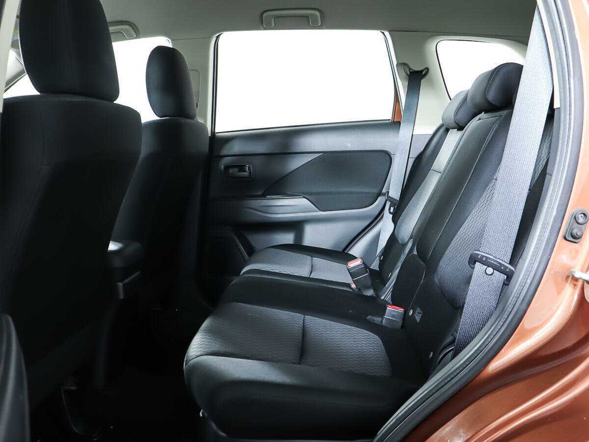 Купить Mitsubishi Outlander с пробегом. Фото: #9