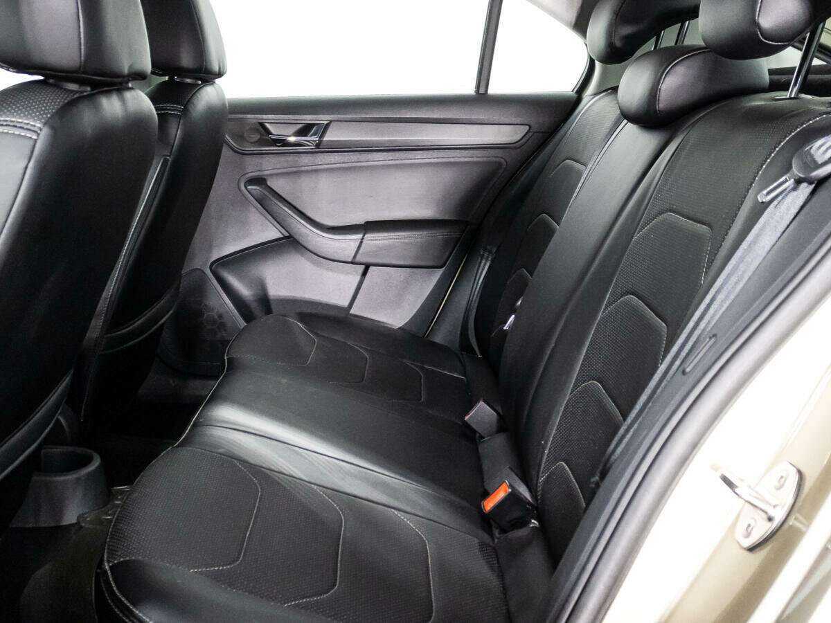 Купить Skoda Rapid с пробегом. Фото: #9