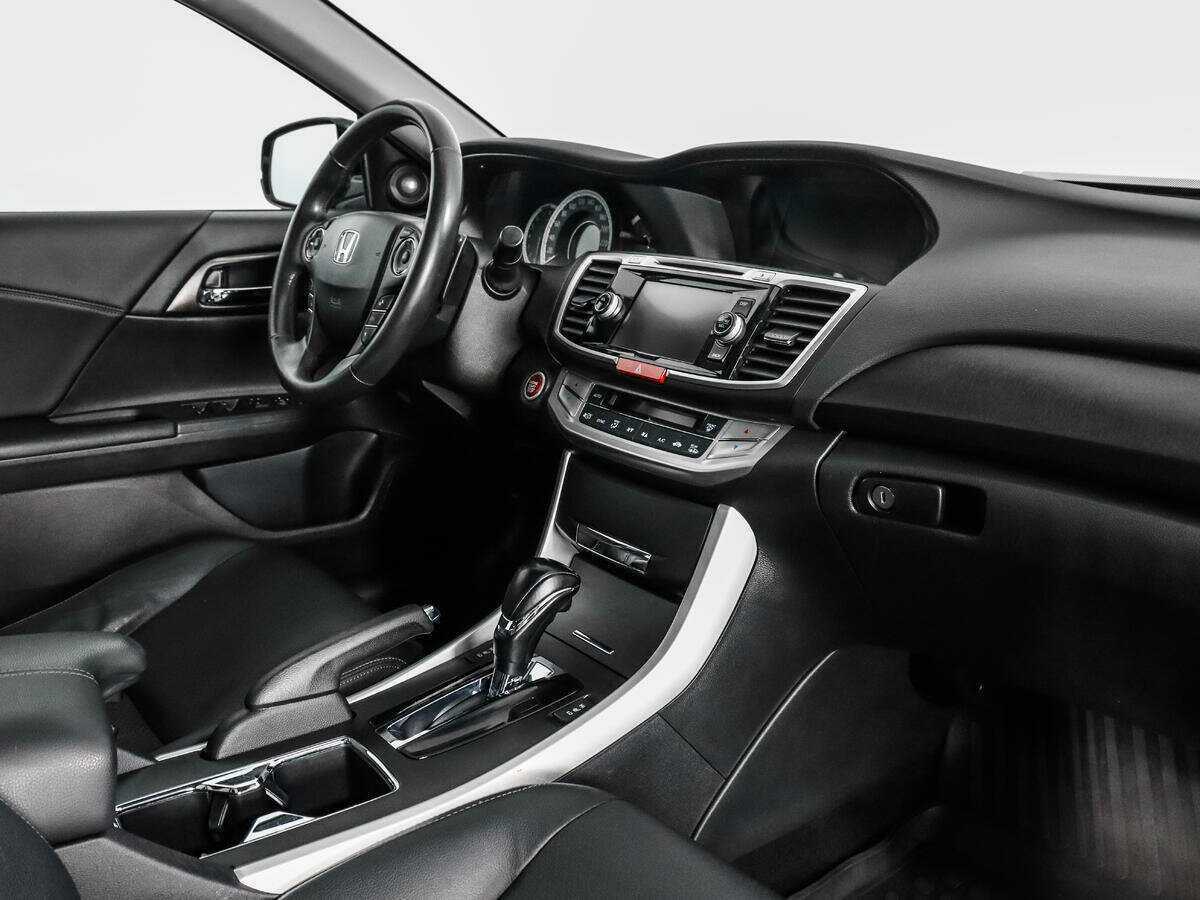 Купить Honda Accord с пробегом. Фото: #10
