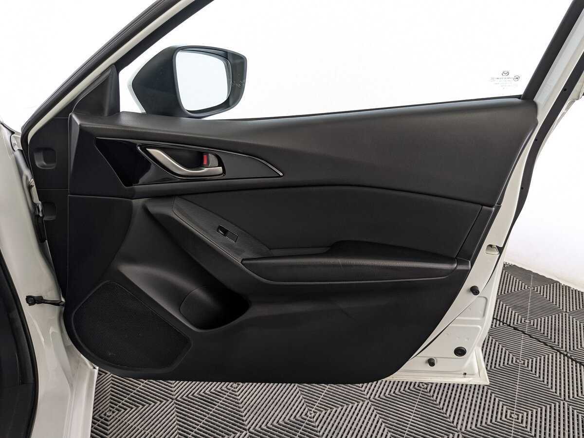 Купить Mazda 3 с пробегом. Фото: #24
