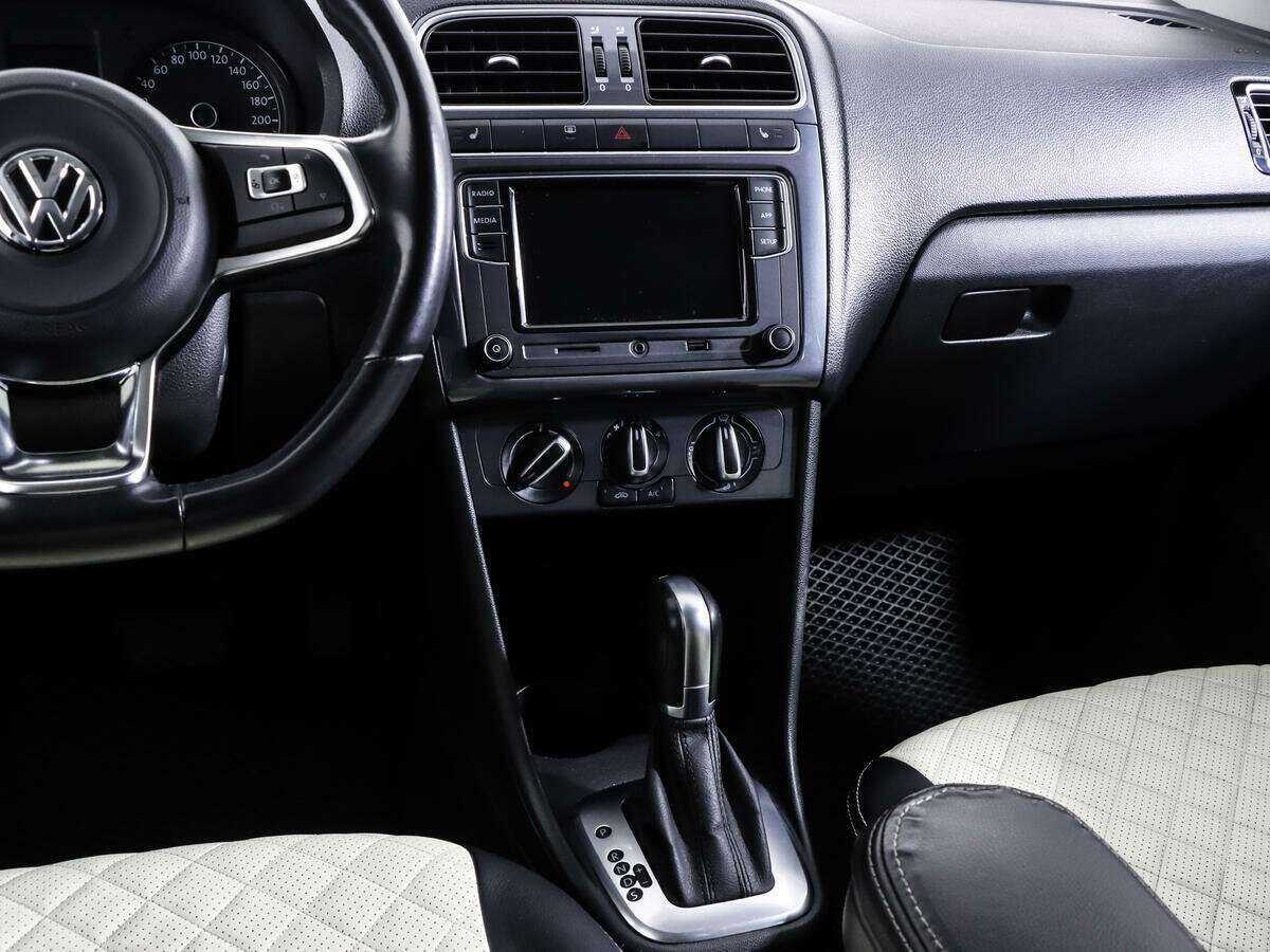 Купить Volkswagen Polo с пробегом. Фото: #12
