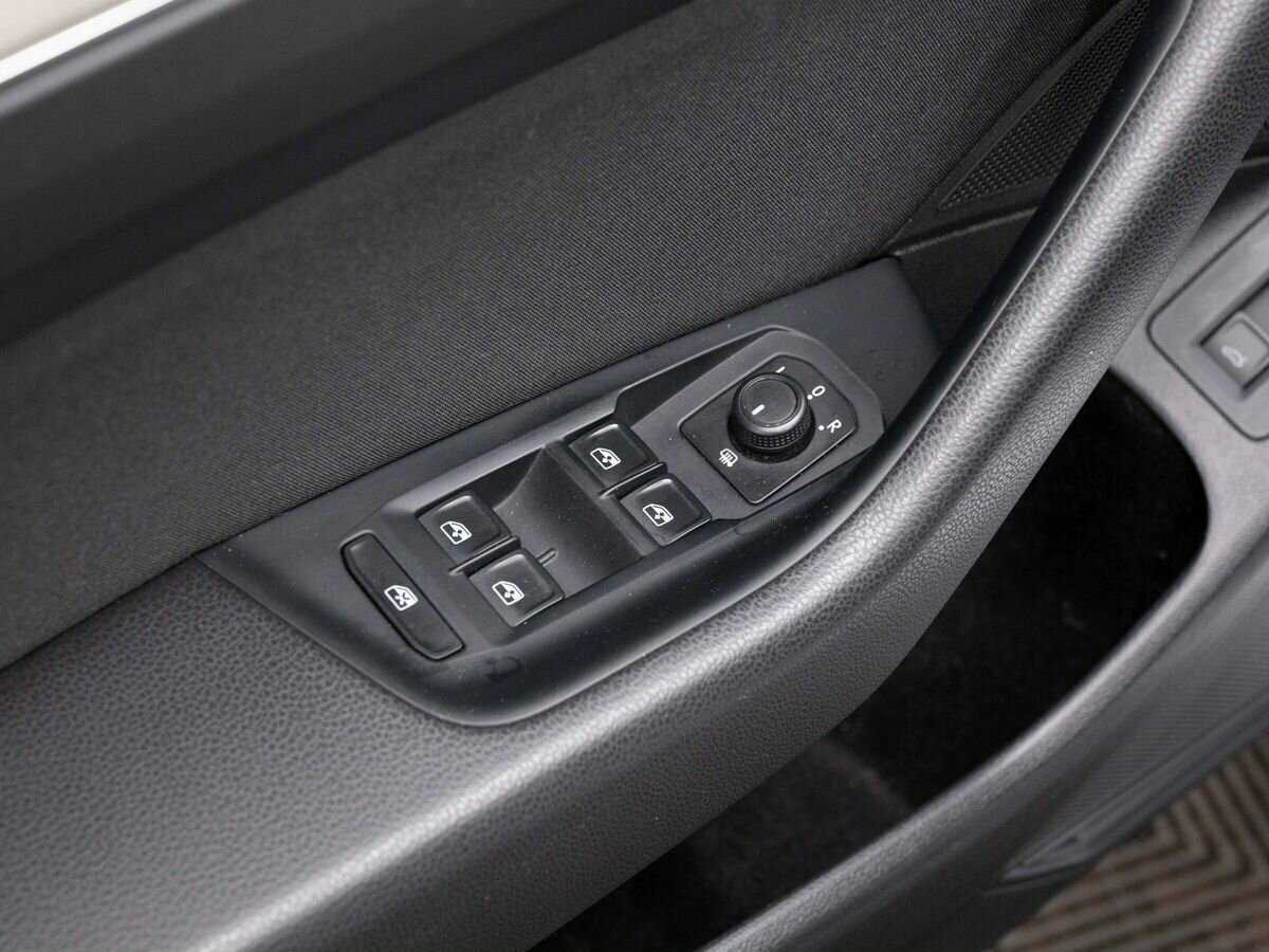 Купить Volkswagen Passat с пробегом. Фото: #17