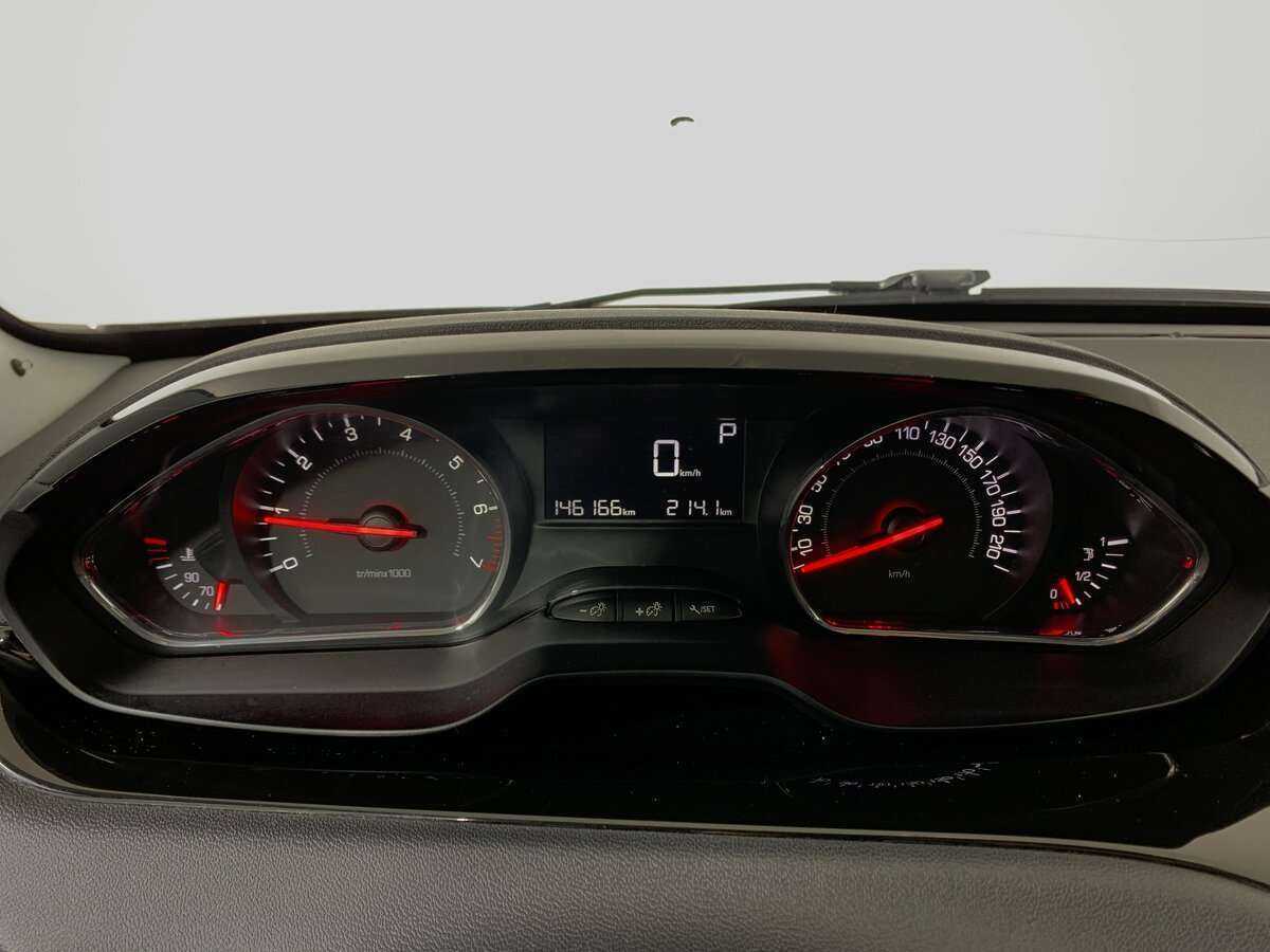 Купить Peugeot 208 с пробегом. Фото: #11