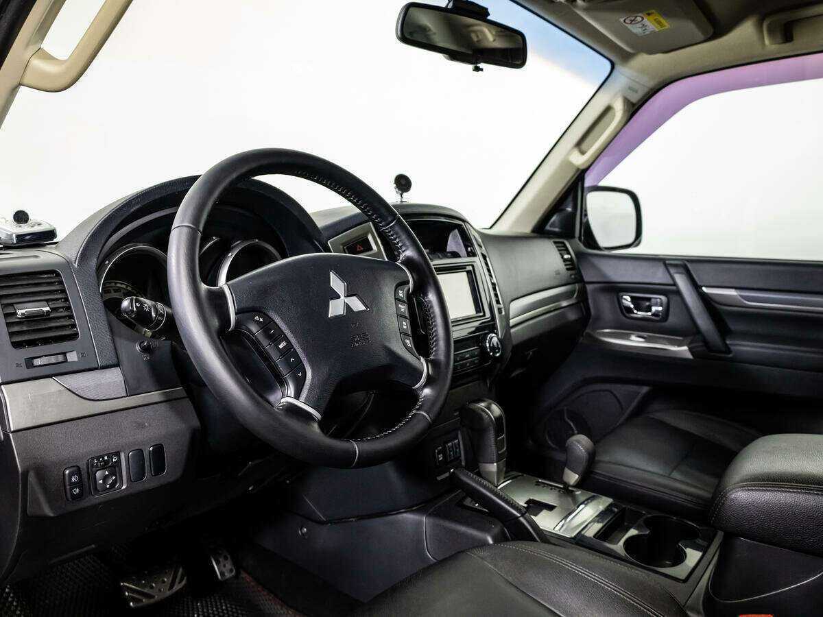 Купить Mitsubishi Pajero с пробегом. Фото: #10