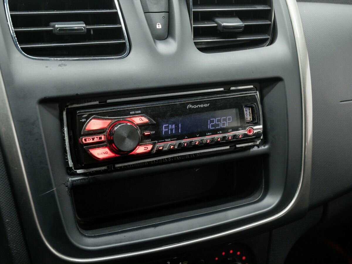Купить Renault Sandero с пробегом. Фото: #17