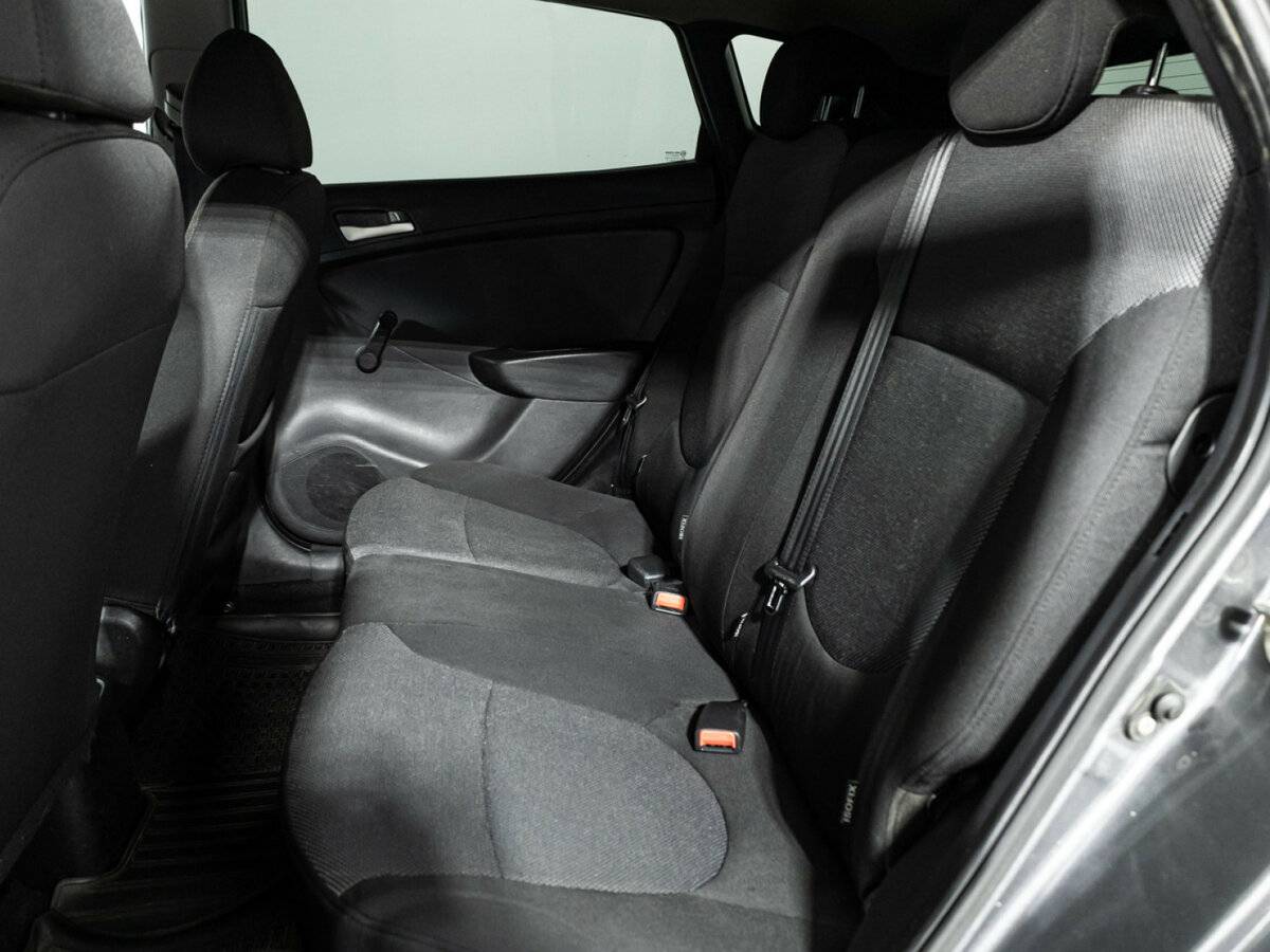 Купить Hyundai Solaris с пробегом. Фото: #9