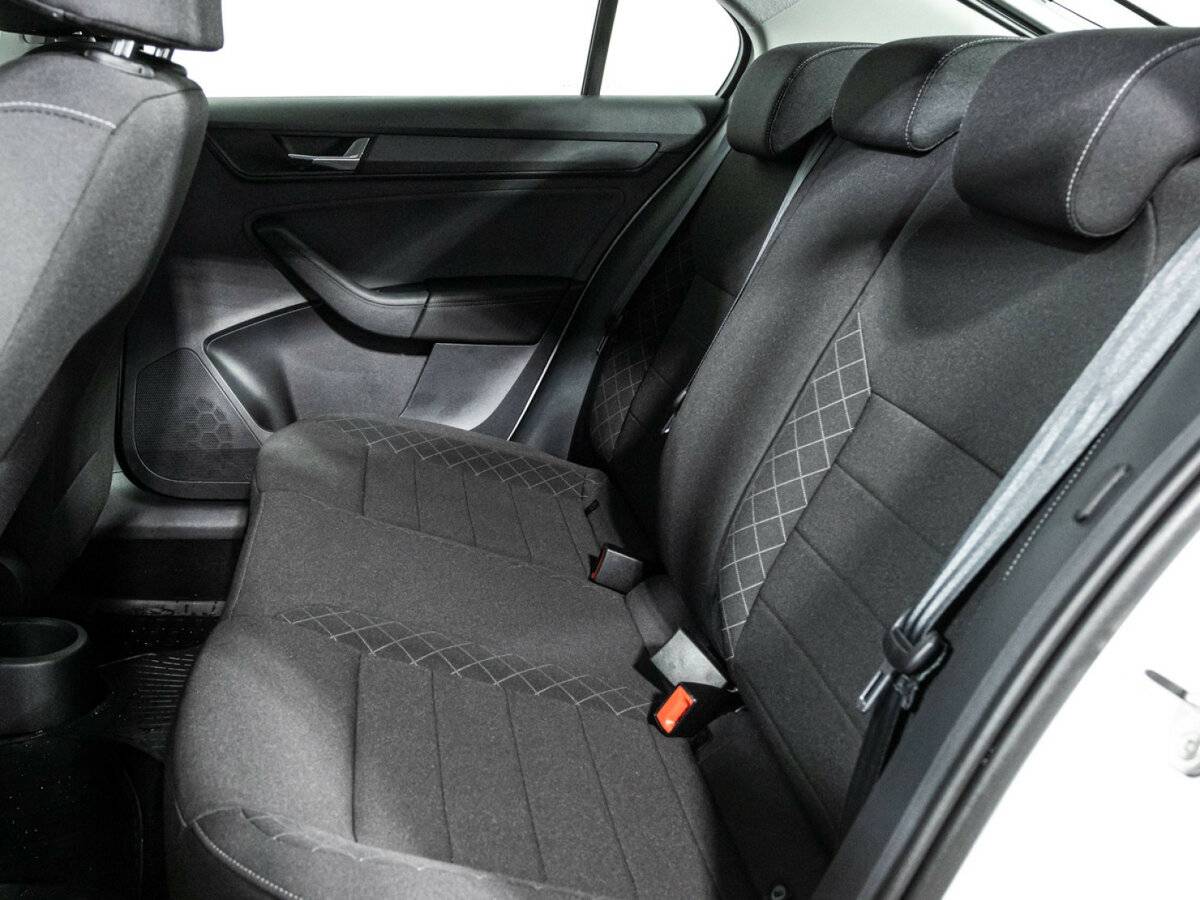 Купить Skoda Rapid с пробегом. Фото: #9