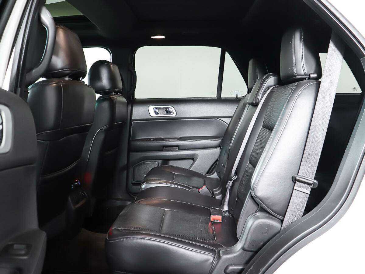 Купить Ford Explorer с пробегом. Фото: #11