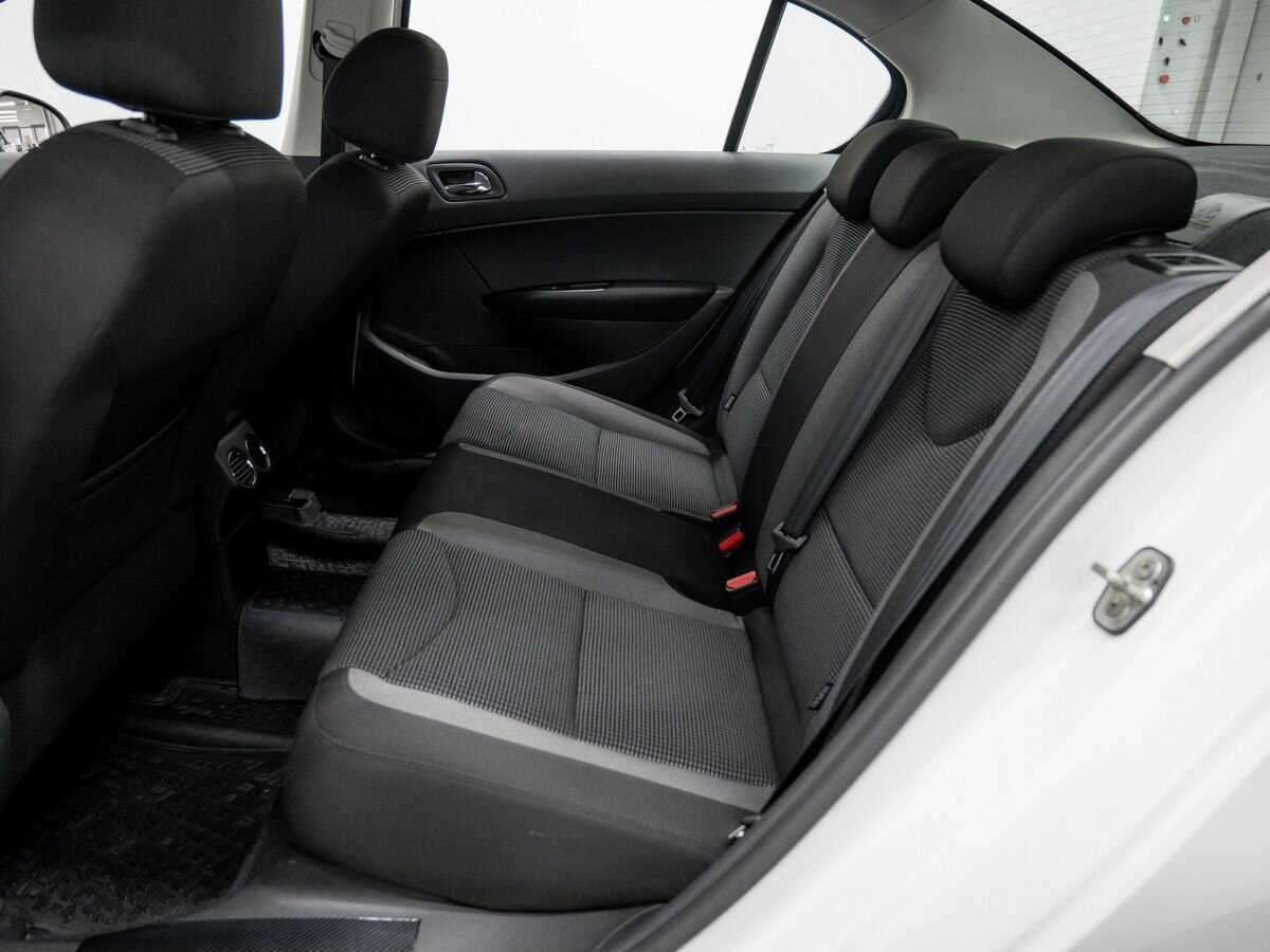 Купить Peugeot 408 с пробегом. Фото: #11