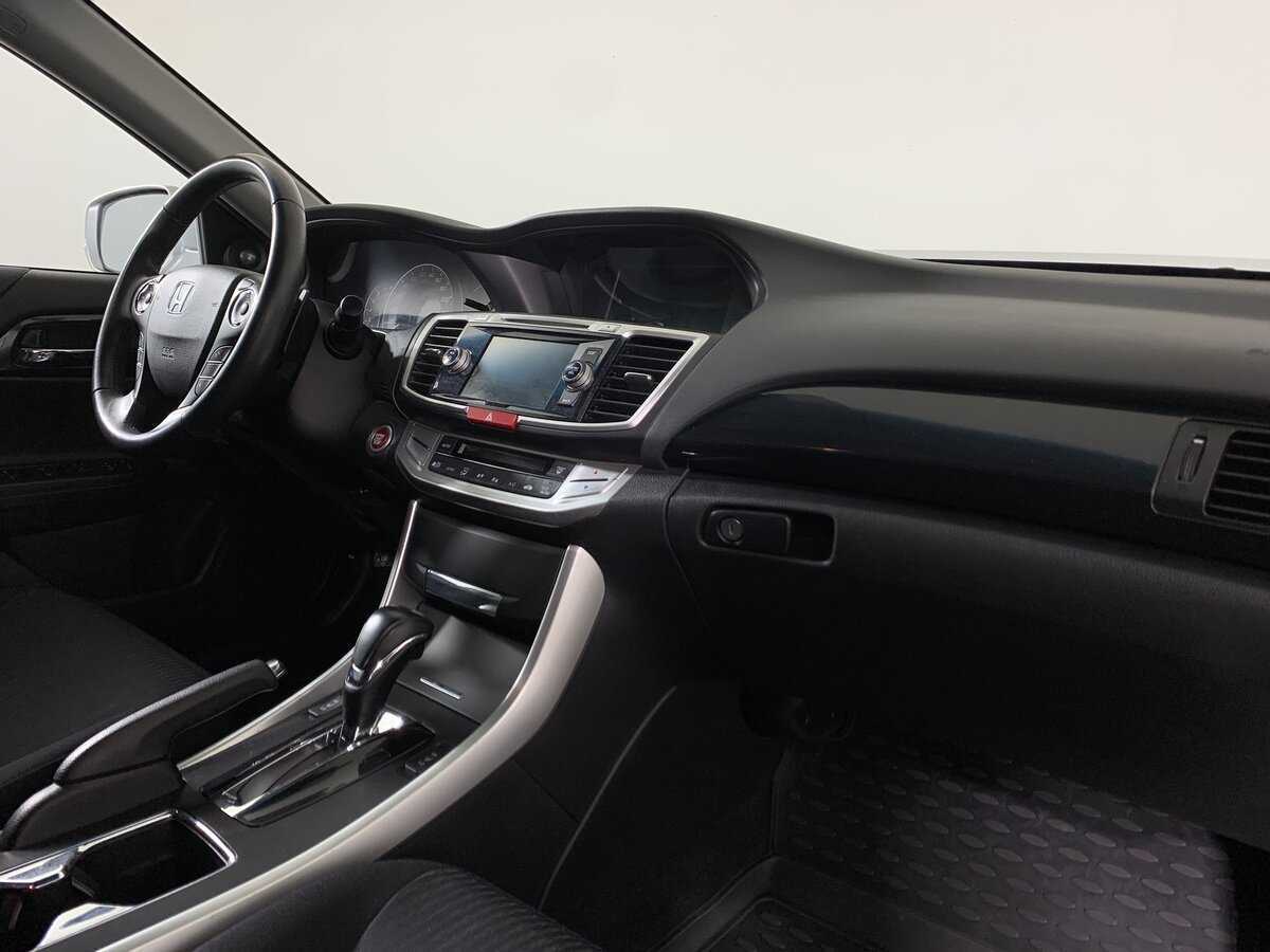 Купить Honda Accord с пробегом. Фото: #11
