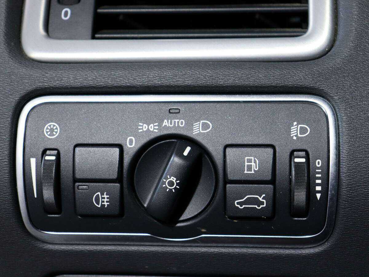 Купить Volvo XC70 с пробегом. Фото: #13