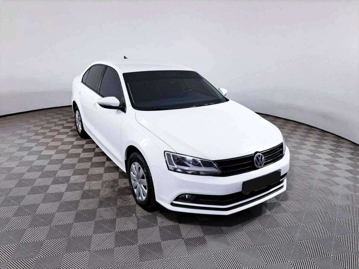 Купить Volkswagen Jetta с пробегом. Фото: #2