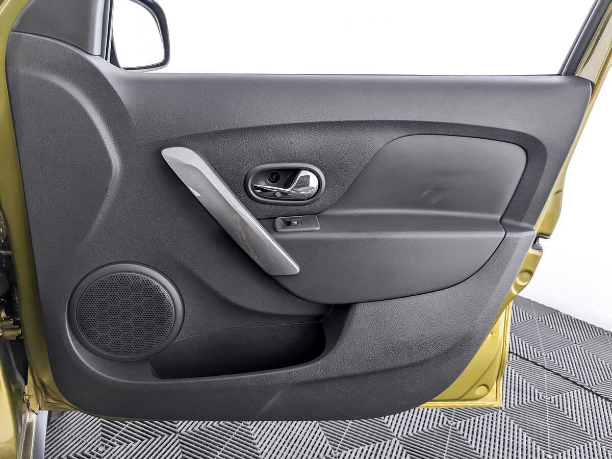 Купить Renault Sandero с пробегом. Фото: #19