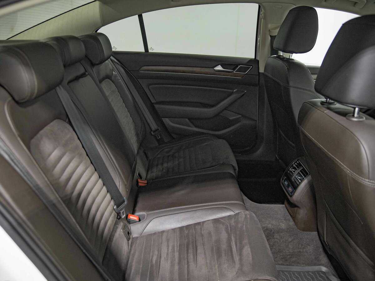 Купить Volkswagen Passat с пробегом. Фото: #14