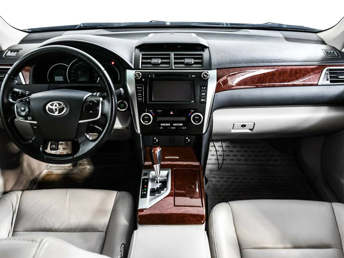 Купить Toyota Camry с пробегом. Фото: #10