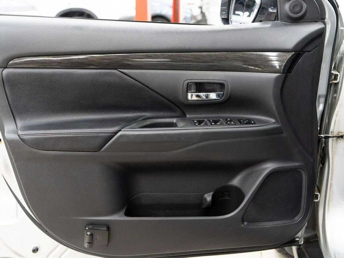 Купить Mitsubishi Outlander с пробегом. Фото: #14