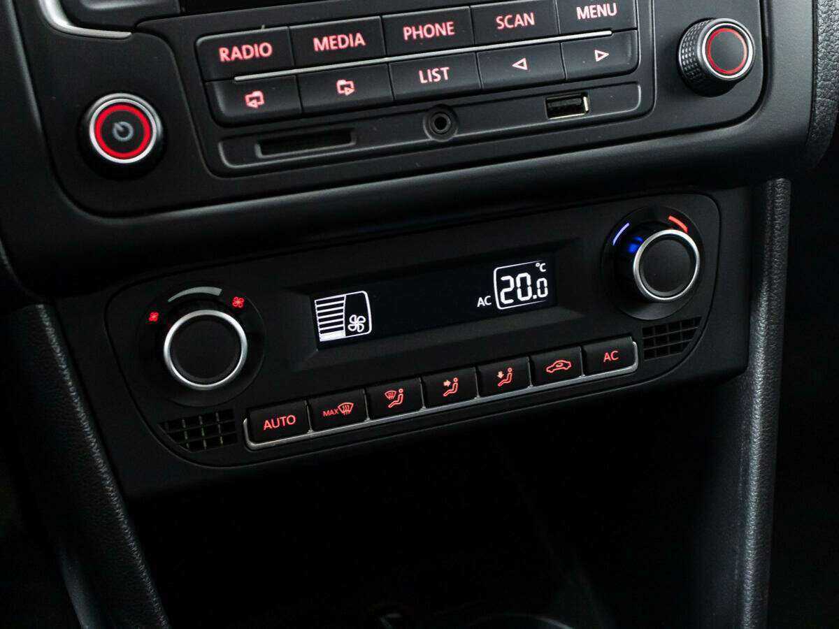 Купить Volkswagen Polo с пробегом. Фото: #14