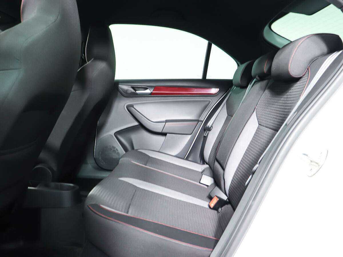 Купить Volkswagen Polo с пробегом. Фото: #9