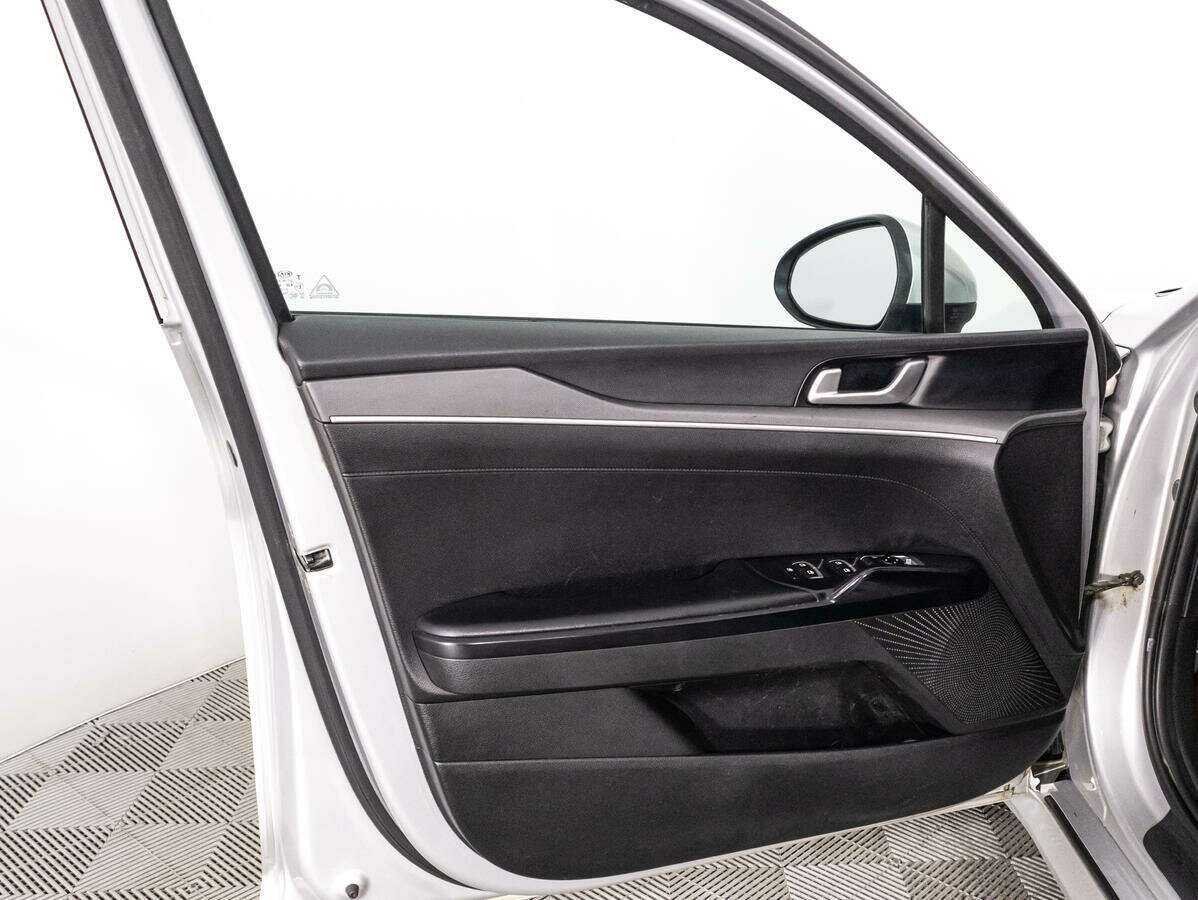 Купить Kia K5 с пробегом. Фото: #22