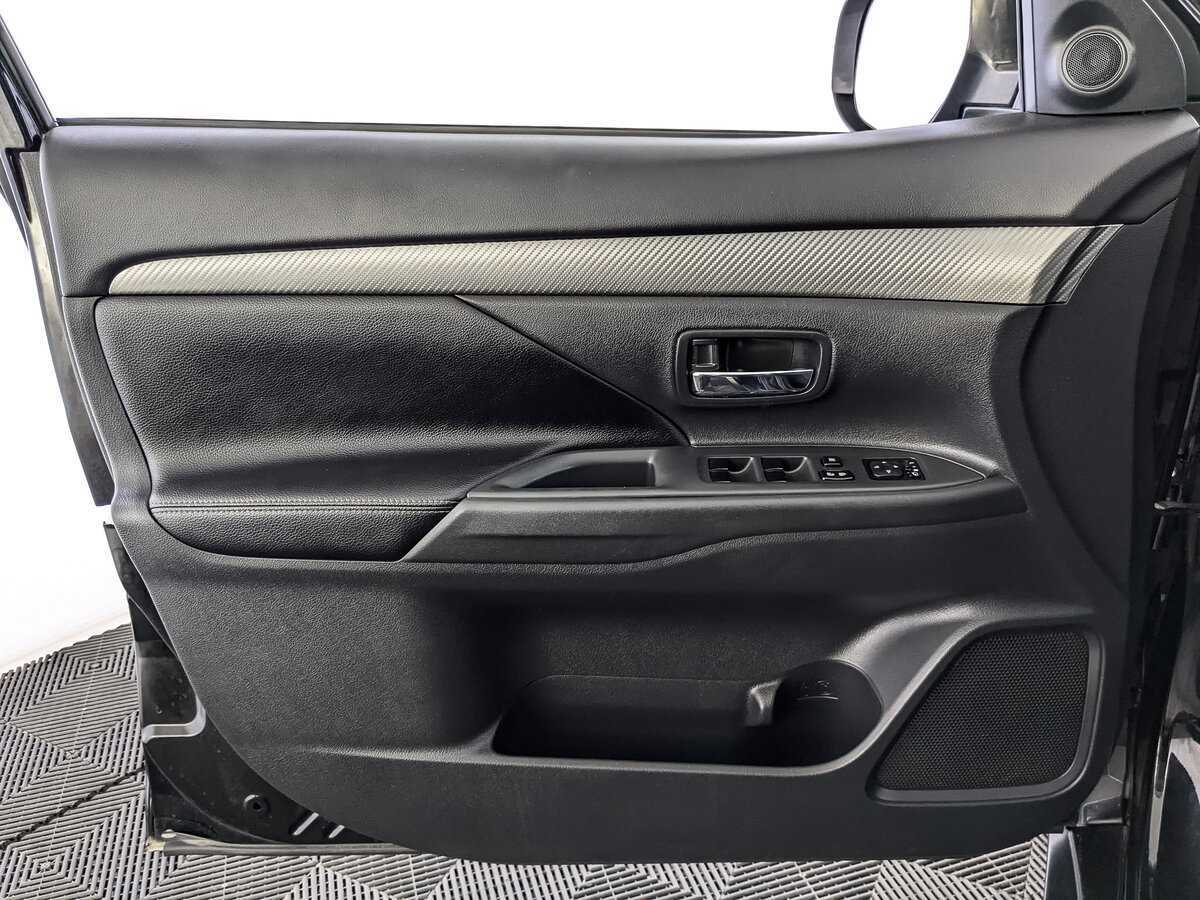 Купить Mitsubishi Outlander с пробегом. Фото: #14