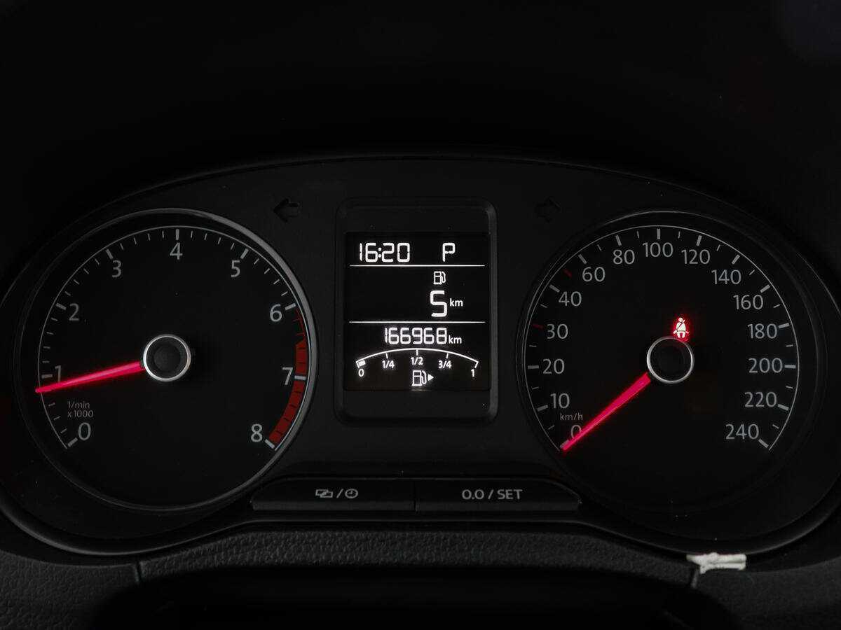 Купить Volkswagen Polo с пробегом. Фото: #10