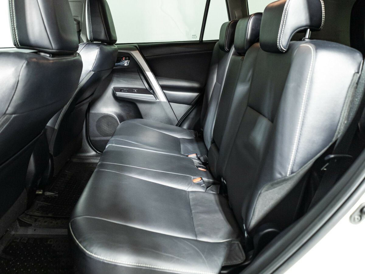 Купить Toyota RAV4 с пробегом. Фото: #7