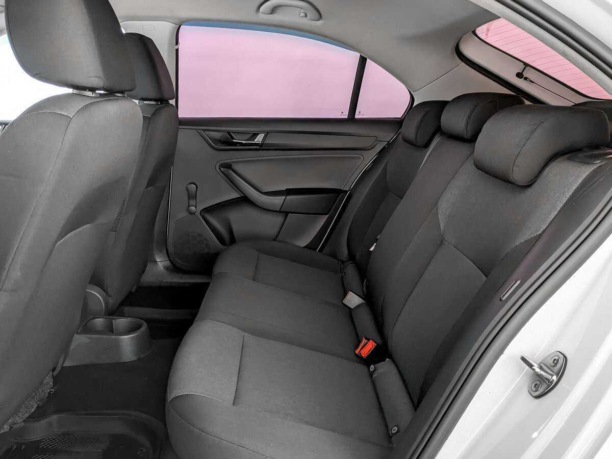 Купить Skoda Rapid с пробегом. Фото: #9