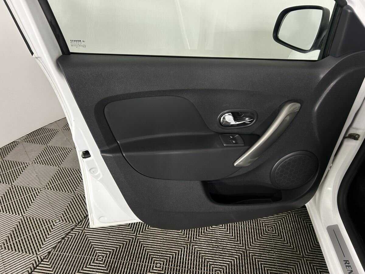 Купить Renault Logan с пробегом. Фото: #7