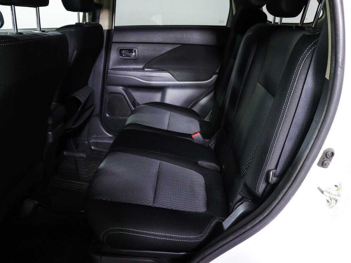 Купить Mitsubishi Outlander с пробегом. Фото: #7