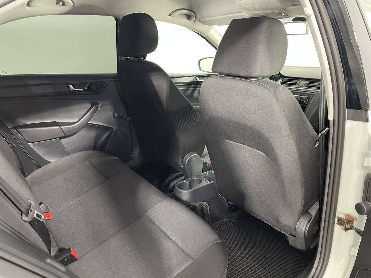Купить Skoda Rapid с пробегом. Фото: #16