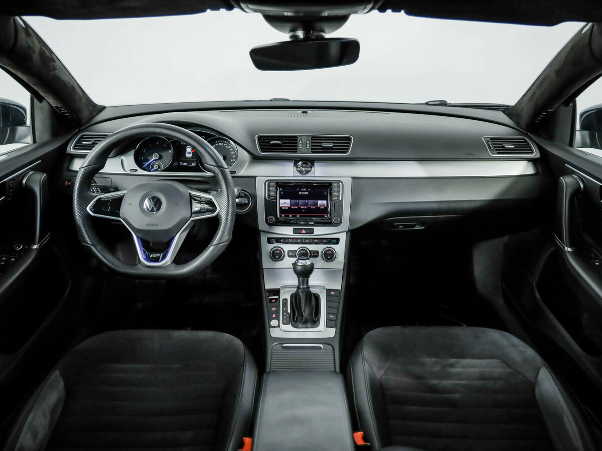 Купить Volkswagen Passat с пробегом. Фото: #9