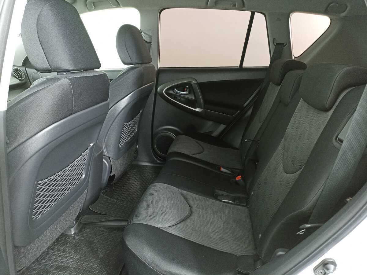 Купить Toyota RAV4 с пробегом. Фото: #9