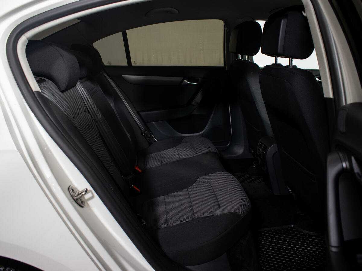 Купить Volkswagen Passat с пробегом. Фото: #8