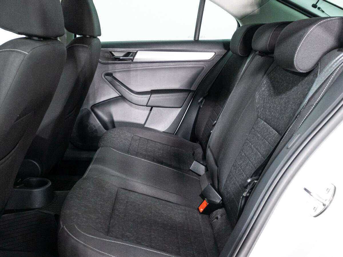 Купить Skoda Rapid с пробегом. Фото: #9