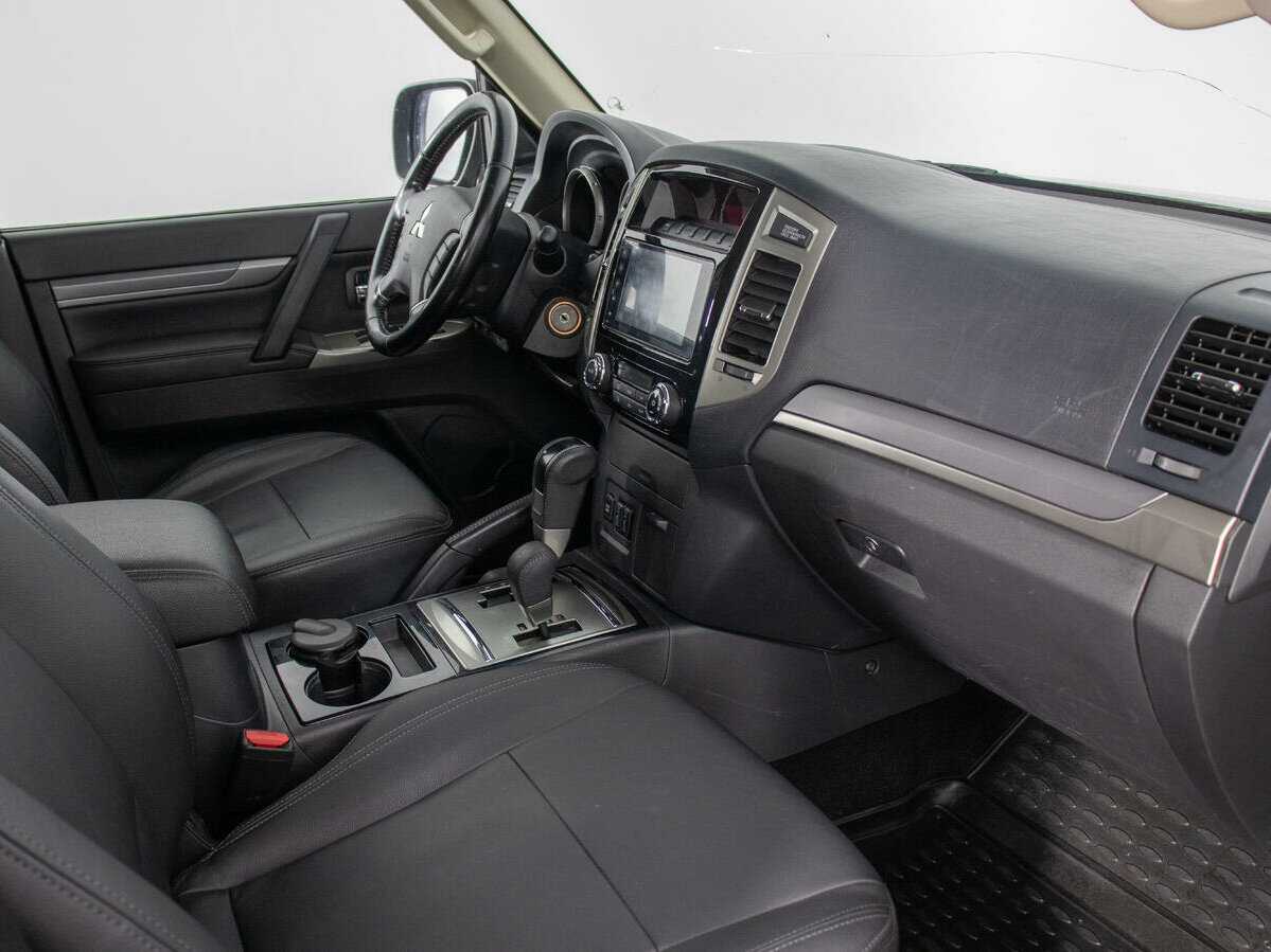 Купить Mitsubishi Pajero с пробегом. Фото: #8