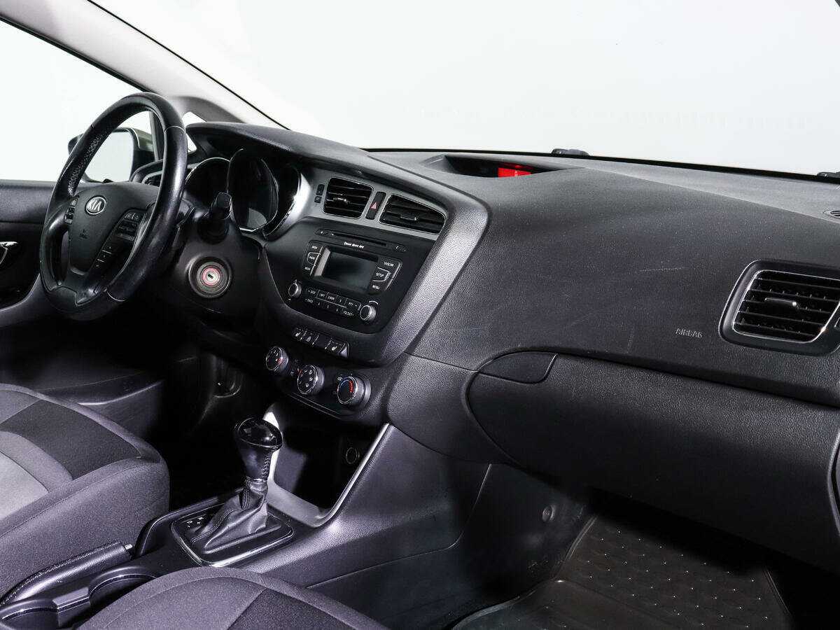 Купить Kia Ceed с пробегом. Фото: #9