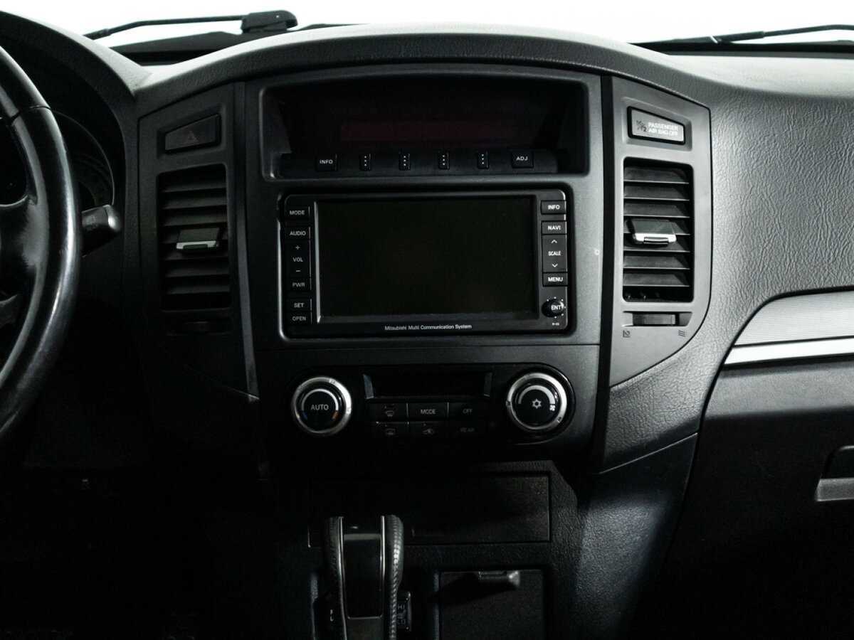 Купить Mitsubishi Pajero с пробегом. Фото: #11