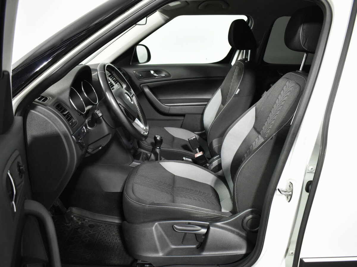 Купить Skoda Yeti с пробегом. Фото: #9