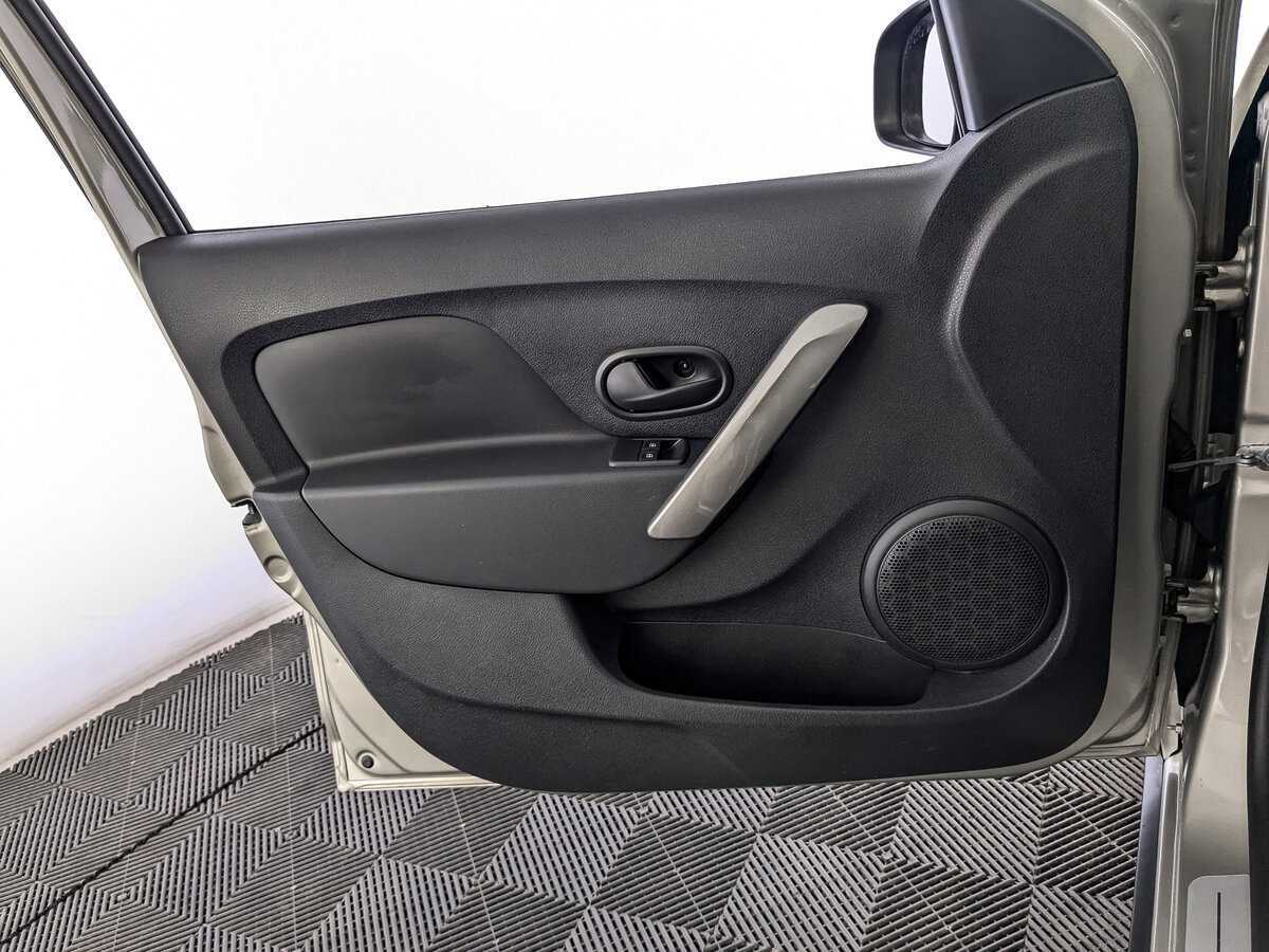 Купить Renault Sandero с пробегом. Фото: #14