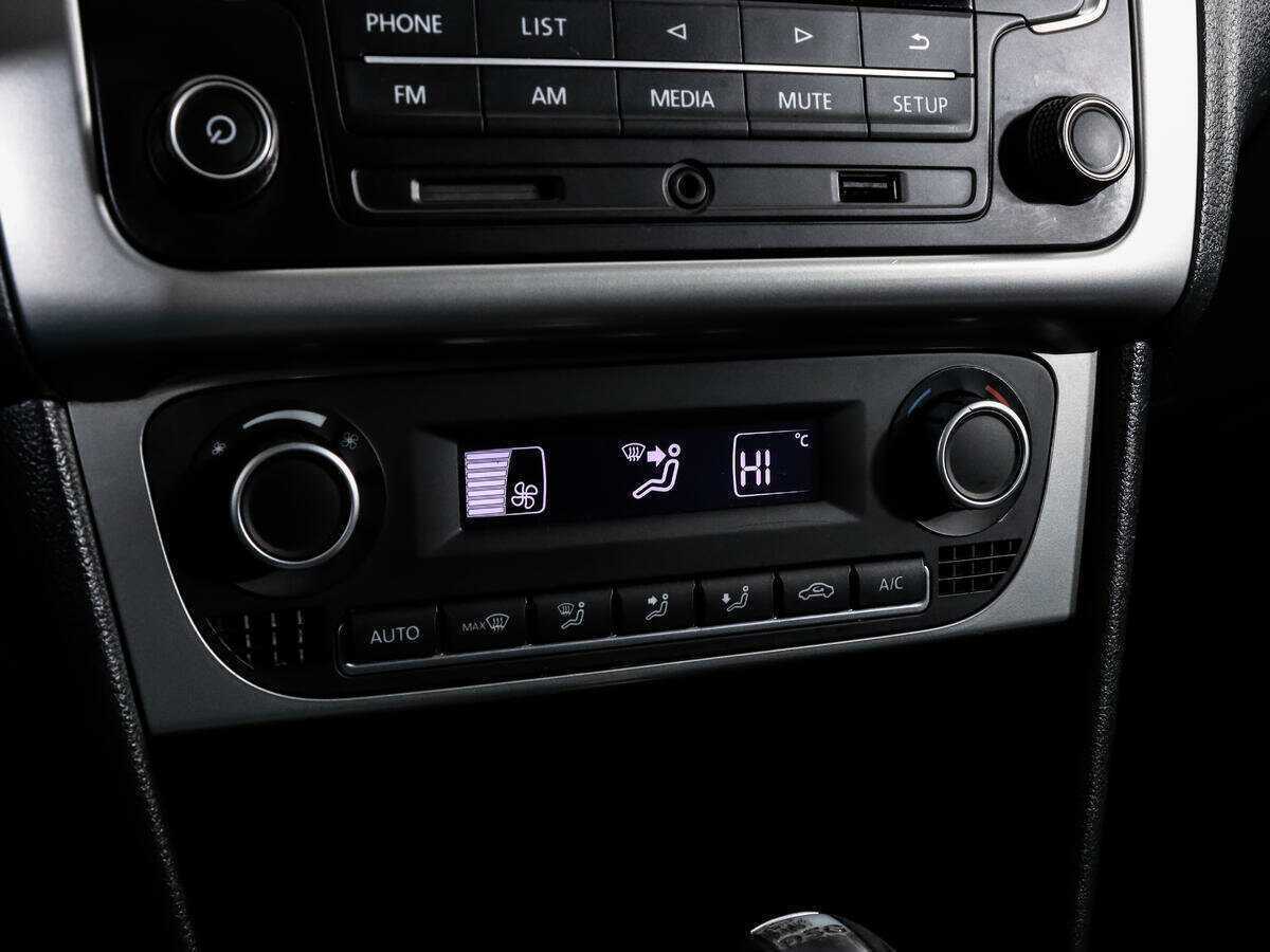 Купить Volkswagen Polo с пробегом. Фото: #11