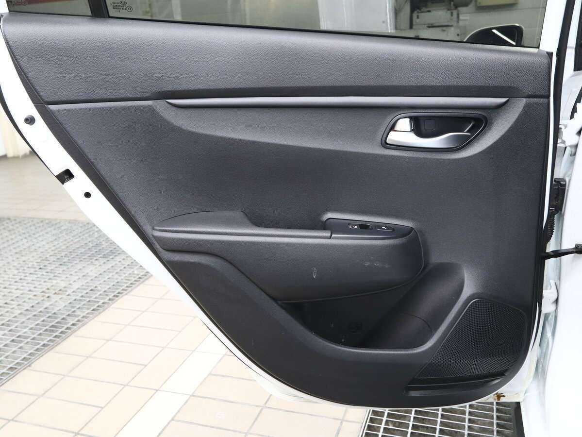 Купить Kia Rio с пробегом. Фото: #7